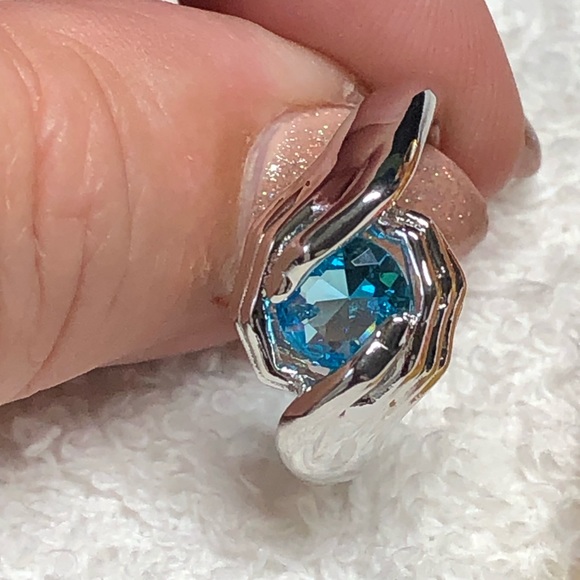 💍⭐️sterling silver ring with blue cubic-holding hands -caring ring - Picture 8 of 10
